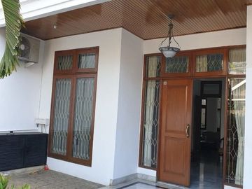 Rumah kondisi bagus di Kemanggisan, Jakarta Barat