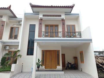 RUMAH CANTIK 2 LANTAI SIAP HUNI DI JOGJA KOTA
