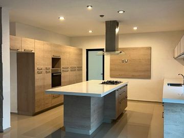 Casa en venta en Cumbres del Lago