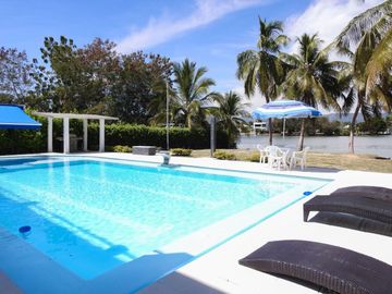casa en venta en condominio campestre el peñon. Cod V6112