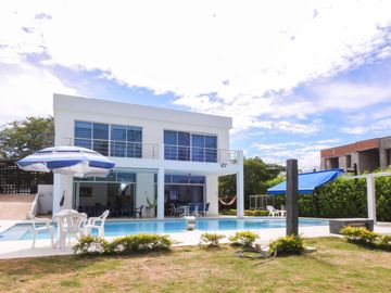 casa en venta en condominio campestre el peñon. Cod V6112
