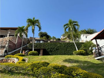 CASA EN VENTA A ORILLA DEL LAGO 