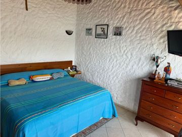 CASA EN VENTA A ORILLA DEL LAGO 