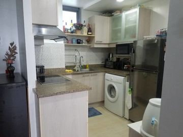 Fully Furnished 1 BR Condo for Sale in IT Park, Cebu City with balcony