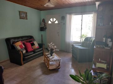 LATORRE PROP. VENDE CASA DE 4 AMB EN BARRIO LAS MARGARITAS