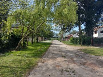 LATORRE PROP. VENDE CASA DE 4 AMB EN BARRIO LAS MARGARITAS