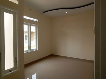 Rumah 2 lantai dekat tol sawangan 950 jt di mampang depok