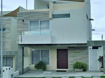 Casa con Roof Garden en Zibatá (276 Mts. M² Constr.)