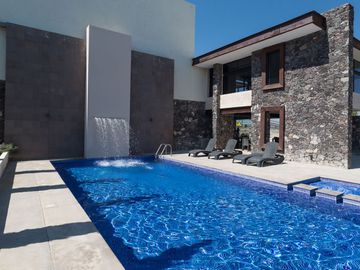 Casa con Roof Garden en Zibatá (276 Mts. M² Constr.)