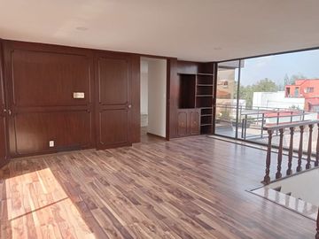 CASA EN VENTA EN TECAMACHALCO CALLE CON SEGURIDAD