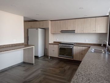 CASA EN VENTA EN TECAMACHALCO CALLE CON SEGURIDAD