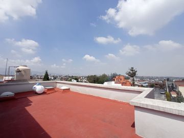 CASA EN VENTA EN TECAMACHALCO CALLE CON SEGURIDAD
