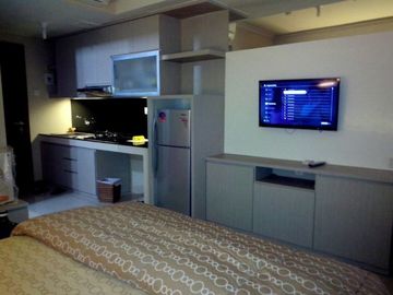 Disewakan Apartemen Royal Mediterania Garden Residences, studio furnish