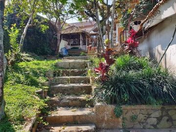 Rumah Adem di Cikutra Dekat Cigadung, Dago & Tubagus Ismail