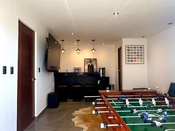 Excelente Casa en Venta en Miravalle