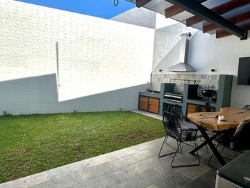 Excelente Casa en Venta en Miravalle