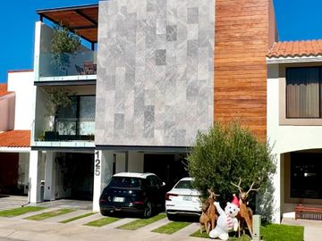 Excelente Casa en Venta en Miravalle