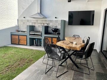 Excelente Casa en Venta en Miravalle