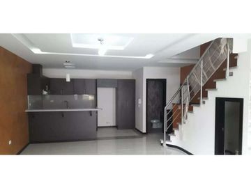 casas por estrenar en venta sector control sur baños yanuncay modernas de 3 pisos