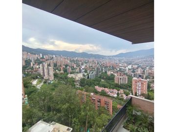 Venta de Apartamento Moderno en Medellín Poblado, Las Palmas