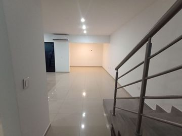 CASA EN PRIVADA PRADOS DE LA CONQUISTA