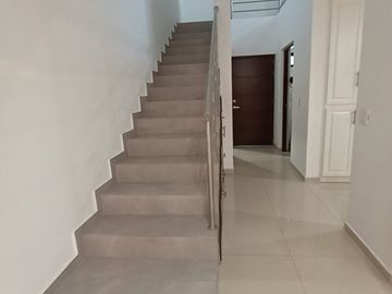 CASA EN PRIVADA PRADOS DE LA CONQUISTA