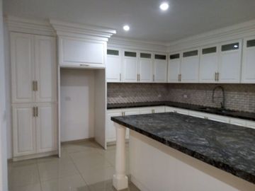 CASA EN PRIVADA PRADOS DE LA CONQUISTA
