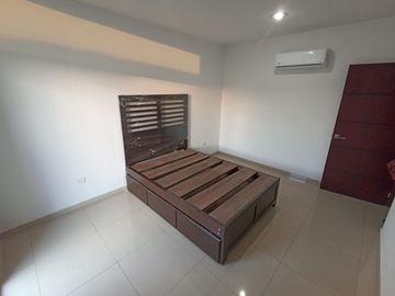 CASA EN PRIVADA PRADOS DE LA CONQUISTA