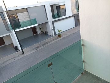 CASA EN PRIVADA PRADOS DE LA CONQUISTA