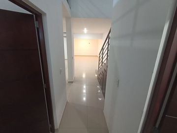 CASA EN PRIVADA PRADOS DE LA CONQUISTA