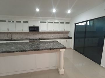 CASA EN PRIVADA PRADOS DE LA CONQUISTA