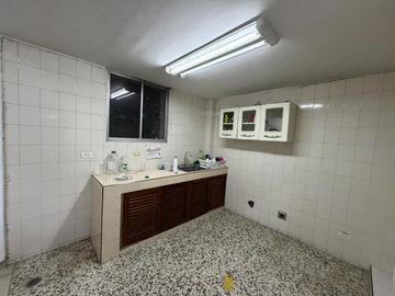 oficina en arriendo/venta en prados del norte. Cod A108390