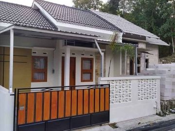 RUMAH BARU DEKAT KAMPUS DIJUAL 300 JUTA-an