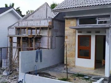 RUMAH BARU DEKAT KAMPUS DIJUAL 300 JUTA-an