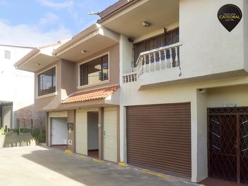 Casa de venta en Miraflores  – código:15707