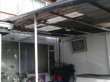 SE VENDE CASA ESQUINERA  BARRIO CARVAJAL LA LLANURA SOBRE AVENIDA PRINCIPAL PRIMERA  DE MAYO. CERCA A MAC DONALS
