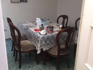 SE VENDE CASA ESQUINERA  BARRIO CARVAJAL LA LLANURA SOBRE AVENIDA PRINCIPAL PRIMERA  DE MAYO. CERCA A MAC DONALS