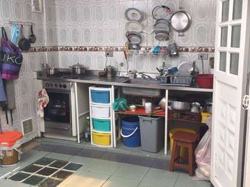 SE VENDE CASA ESQUINERA  BARRIO CARVAJAL LA LLANURA SOBRE AVENIDA PRINCIPAL PRIMERA  DE MAYO. CERCA A MAC DONALS