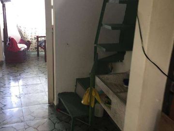 SE VENDE CASA ESQUINERA  BARRIO CARVAJAL LA LLANURA SOBRE AVENIDA PRINCIPAL PRIMERA  DE MAYO. CERCA A MAC DONALS