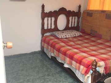 SE VENDE CASA ESQUINERA  BARRIO CARVAJAL LA LLANURA SOBRE AVENIDA PRINCIPAL PRIMERA  DE MAYO. CERCA A MAC DONALS