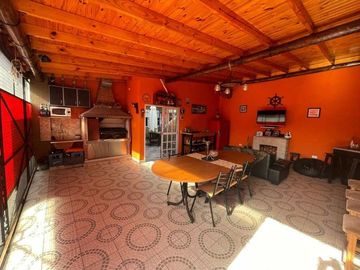 Chalet PH en venta en La Tablada