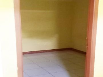 Rumah Dijual BU + 2 Kontrakan Dekat Stasiun Rawa Buntu