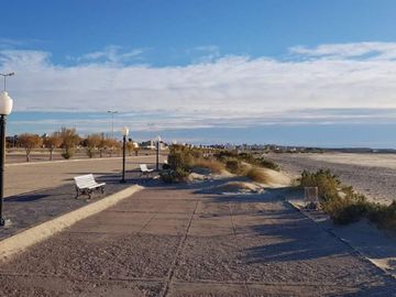 VENTA CASA CON PILETA EN PLAYAS DORADAS RIO NEGRO