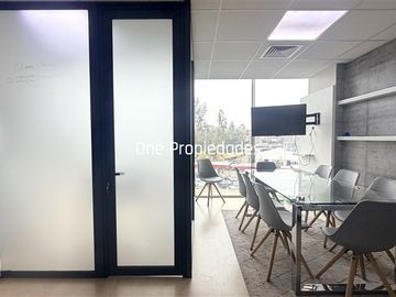 Lo Barnechea Arriendo linda Oficina Amoblada con privado