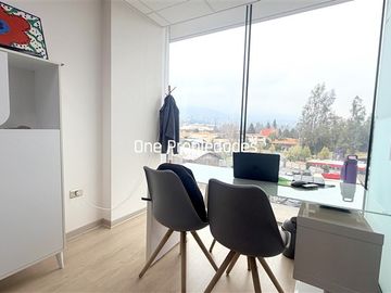 Lo Barnechea Arriendo linda Oficina Amoblada con privado