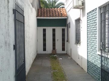 CASA EN LOTE PROPIO DE 4 AMBIENTES. SUP. 10 mts X 46 mts2.