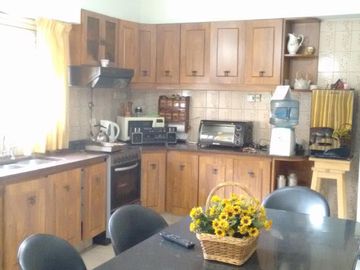 CASA EN LOTE PROPIO DE 4 AMBIENTES. SUP. 10 mts X 46 mts2.