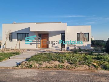 Casa en una planta en Barrio Lagos de Canning a estrenar