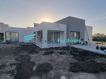 Casa en una planta en Barrio Lagos de Canning a estrenar