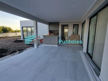 Casa en una planta en Barrio Lagos de Canning a estrenar